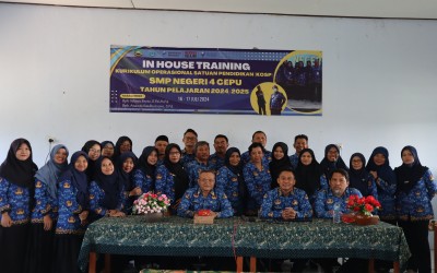 Pelaksanaan In House Training (IHT) di SMP Negeri 4 Cepu